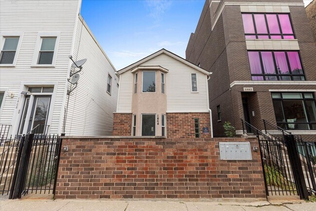 Building Photo - 1464 W Ohio St Unit 1F Rental