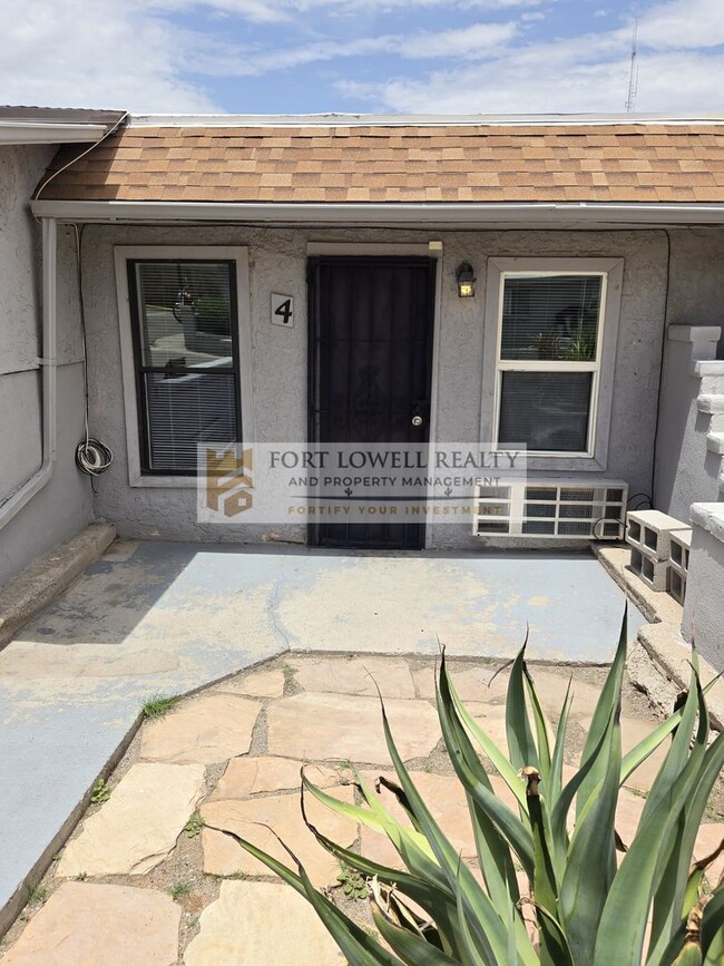Building Photo - Cozy Studio near Downtown Tucson! Unit STONE2740-4 Rental