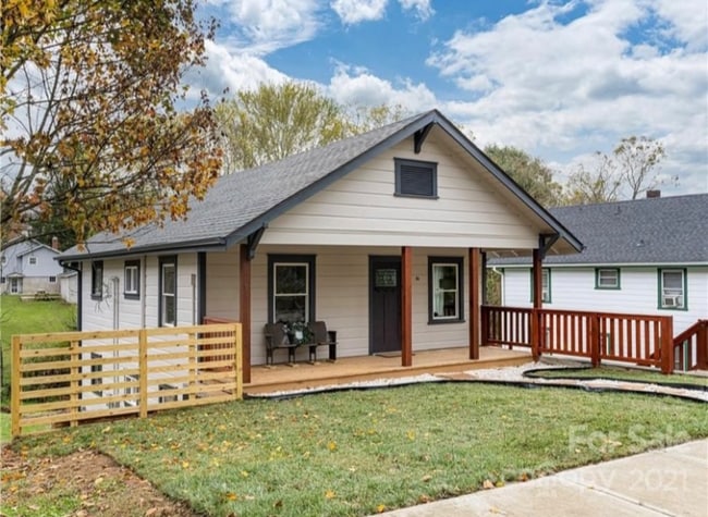 Photo - 338 N Main St