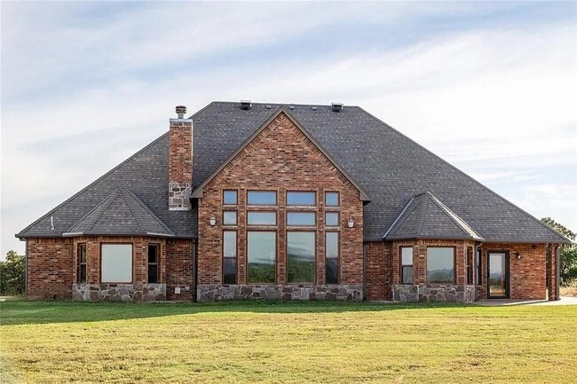 Building Photo - Escape to wide-open skies and breathtaking mountain views