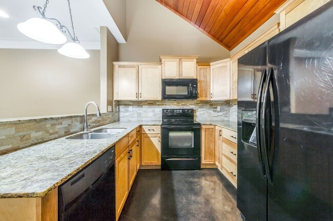 Photo - 3 Bedroom Townhouse in Broussard