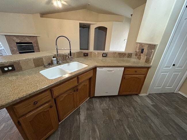 Photo - Spacious, open and upgraded home in Northwest Hanford....with 30 solar panels!!!