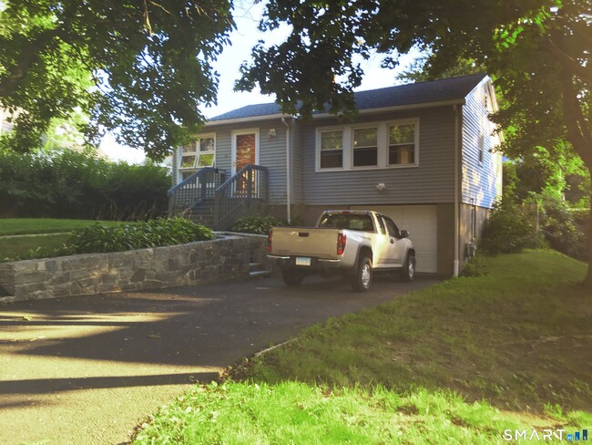 Building Photo - 25 Rena Pl