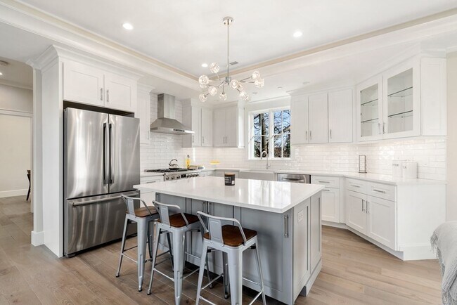 Photo - 180 Adams St