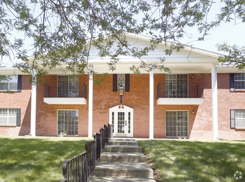Colonial Crest Apartments