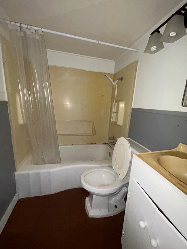 Photo - 1901 N Avenue G Unidad 1