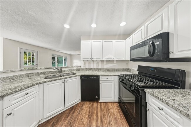 1121 Lauren Way