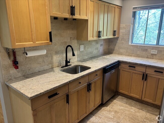 Building Photo - 183 Kennedy Dr Rental