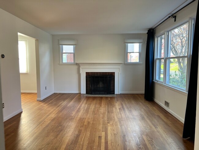 Photo - 3047 O St SE