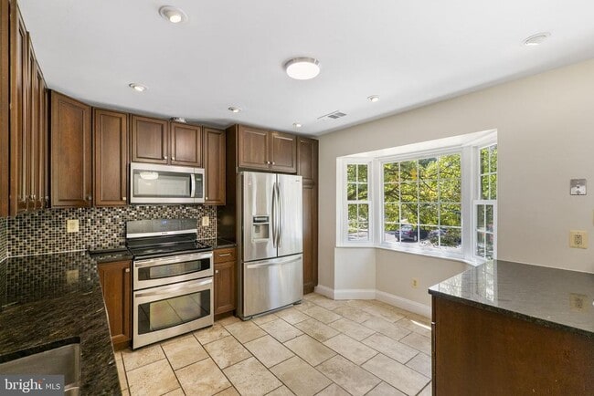 Photo - 124 Barnsfield Ct