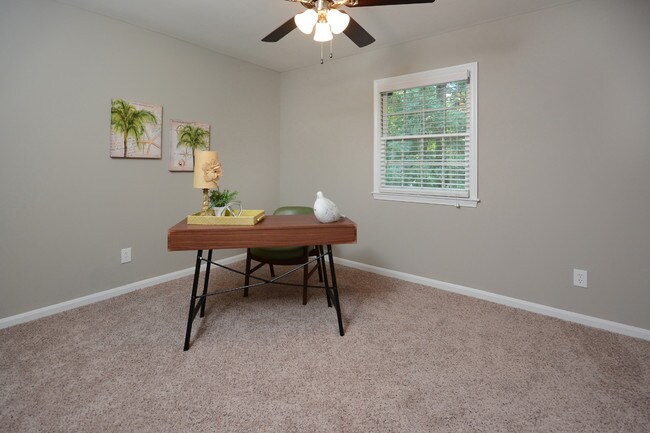 Parliament House Apartments and Townhomes in Burlington, NC