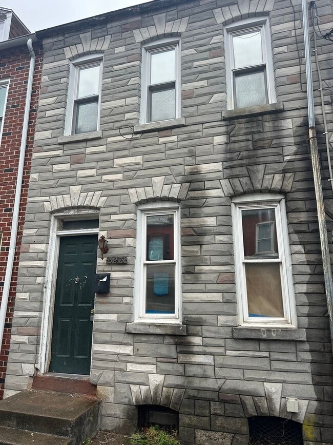 Building Photo - Beautiful Lancaster City 3 BR For Rent Rental