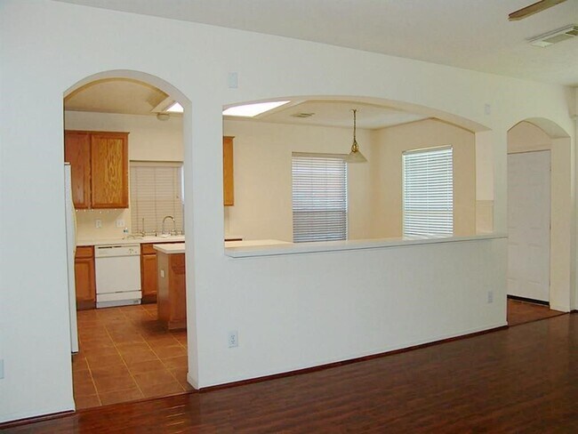 Photo - 3514 Parkshire Dr