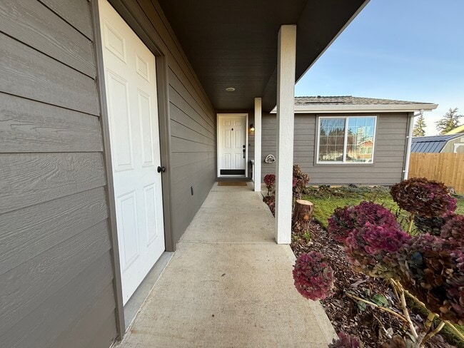 Photo - 571 SE Mountain View Rd