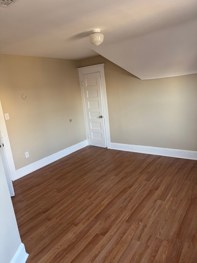 896 Howard Ave Unit 3