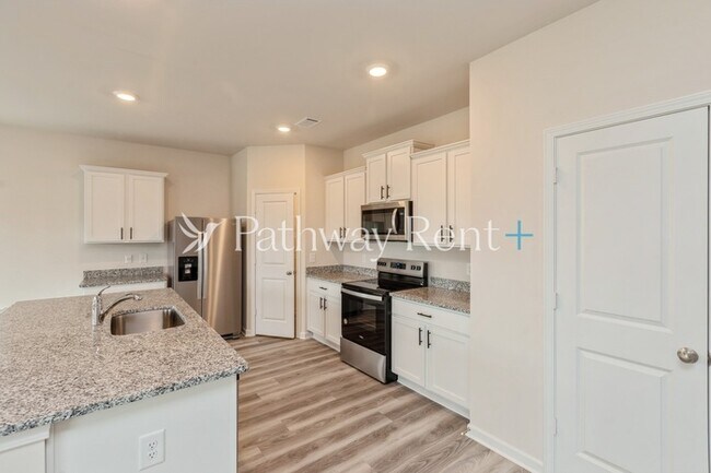 Photo - 604 Mackenzie Cv