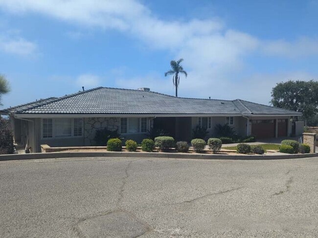 Building Photo - Gorgeous 3 bed 2.5 bath home with stunning...