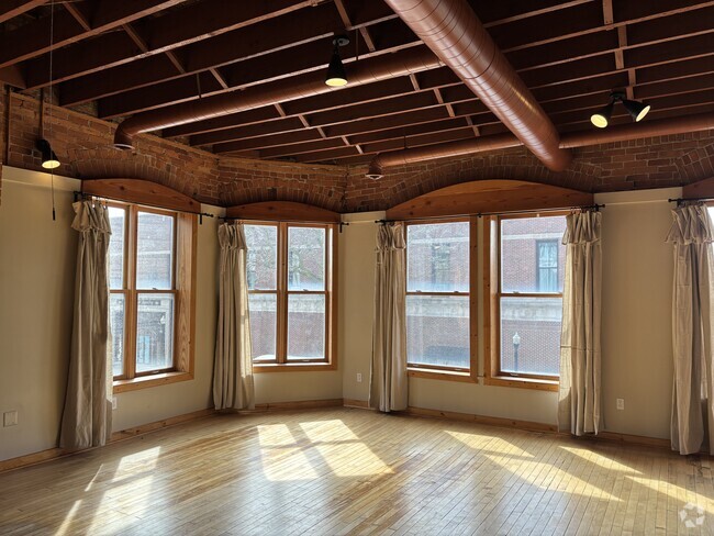 Building Photo - 111 N Michigan Ave Unit 111 B Rental