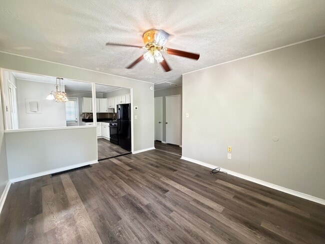 Photo - 2 Bedroom, 1 Bathroom Home For Rent!!