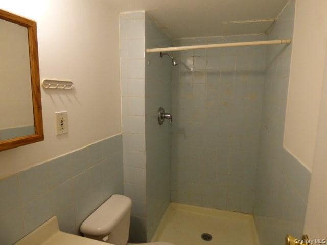Photo - 21-16 80th St