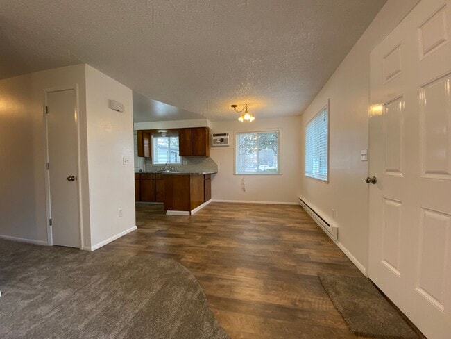 Photo - 2bed, 1bath, 800 Sq.ft. apartment - Nampa - Near NNU Unit 1010 Holly Street