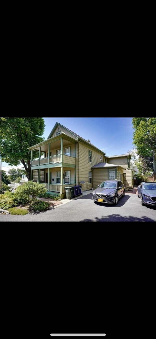 Building Photo - 79 Highland St Unit 1 Rental