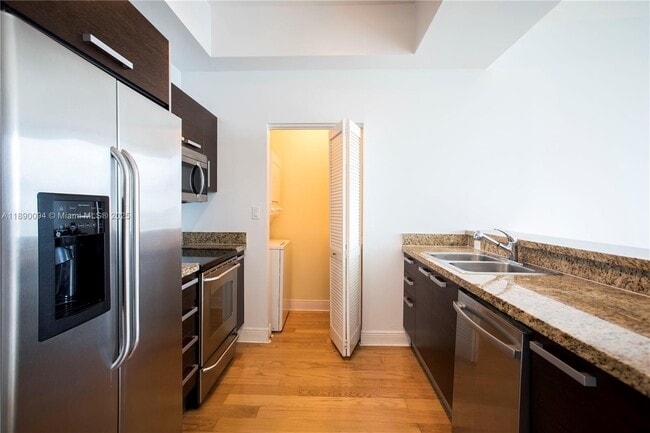 Photo - 2525 SW 3rd Ave Unidad 1106