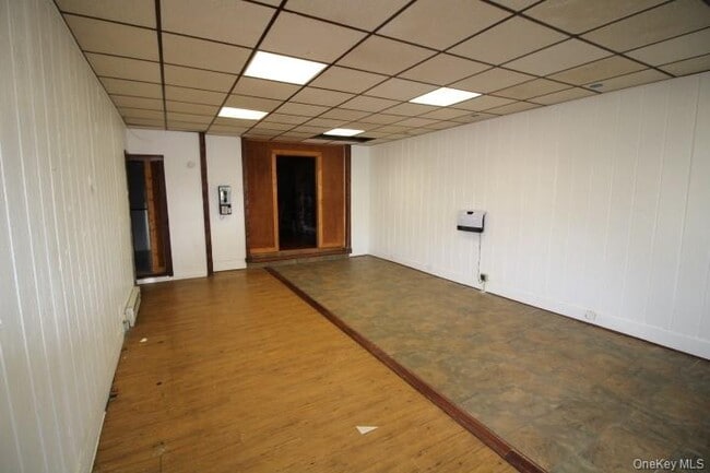 Photo - 325 N Main St