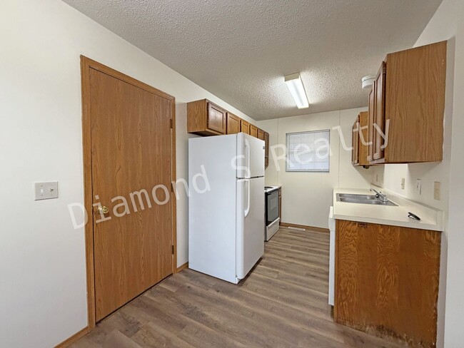 Photo - 3 Bed / 1.5 Bath Home - Great South Spring...