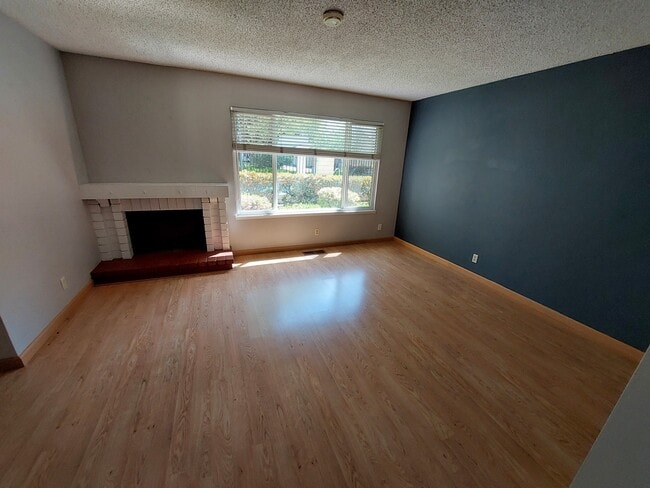 Photo - 16 Moonbeam Dr