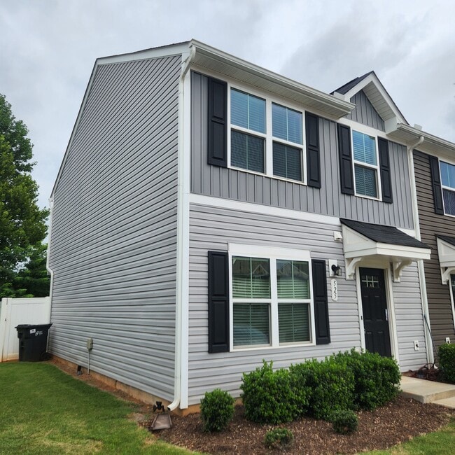 Photo - 525 Hampton Townes Dr