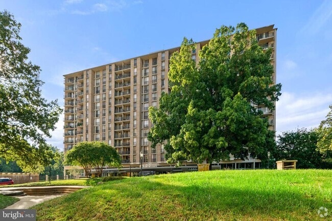 Building Photo - 4600 S Four Mile Run Dr Unit 411 Rental