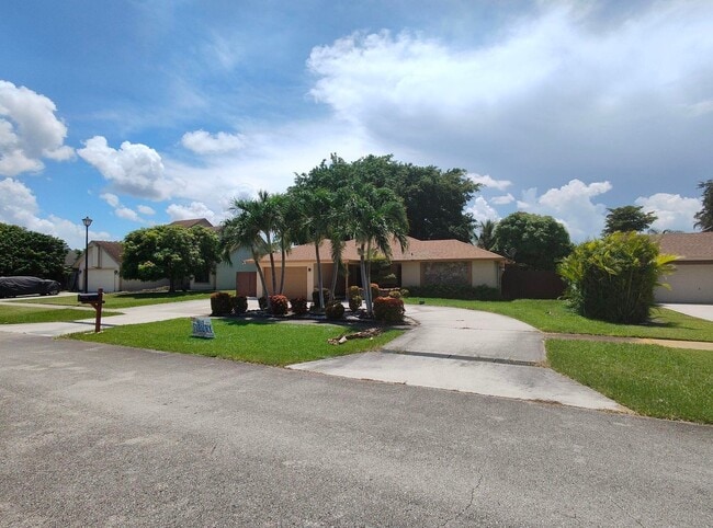 Photo - 616 White Water Dr