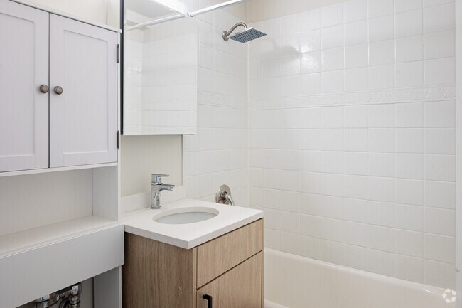 1BR, 1BA - 714SF - Bathroom