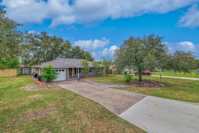 Photo - AVAILABLE NOW--- 3 Bed, 1.5 Bath in Eastgate