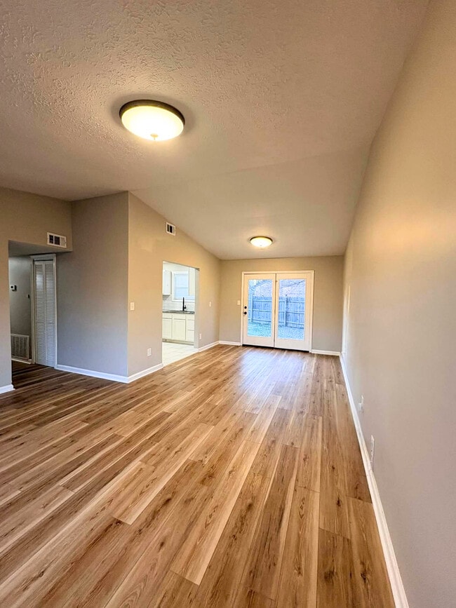 Photo - 8912 Maplecreek Drive