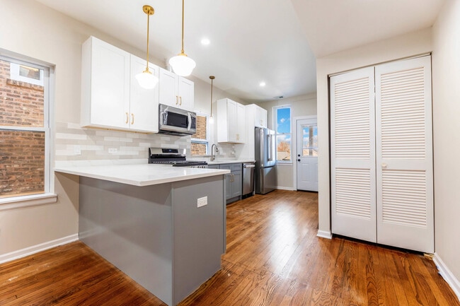 Photo - 18 S Austin Blvd