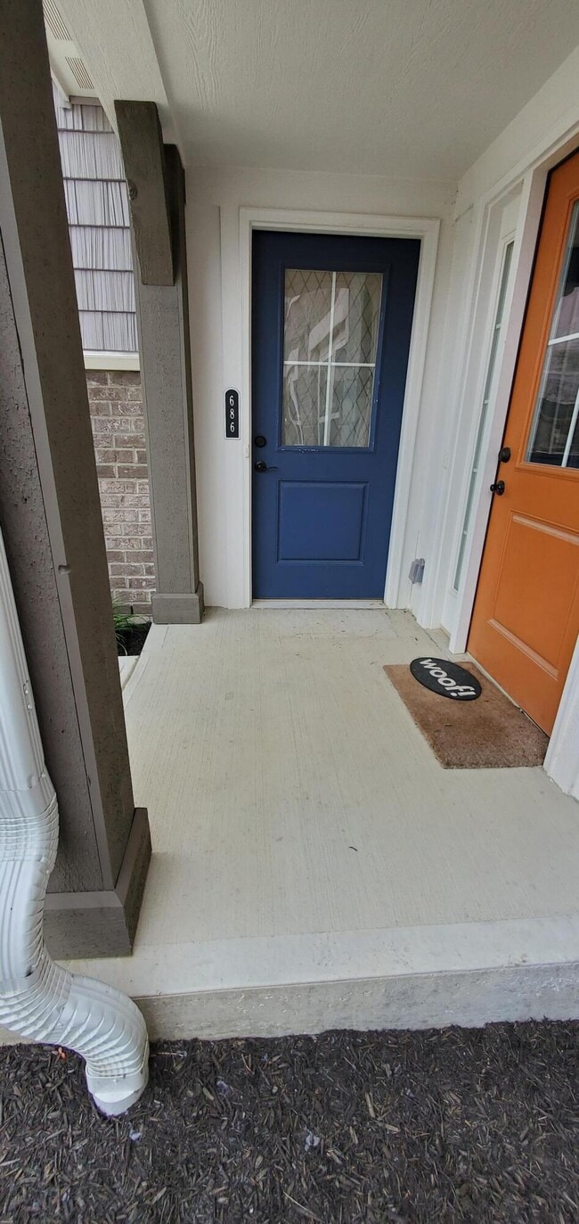 Photo - 686 Daphne Wy