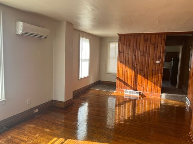 Photo - 127-129 N Catherine St Unit 127 N Catherine St House