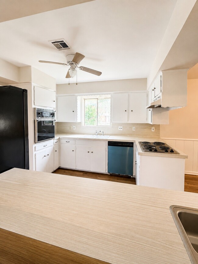 Photo - 10223 Knoboak Dr