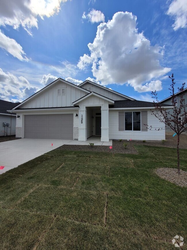 Building Photo - Brand new Star home
