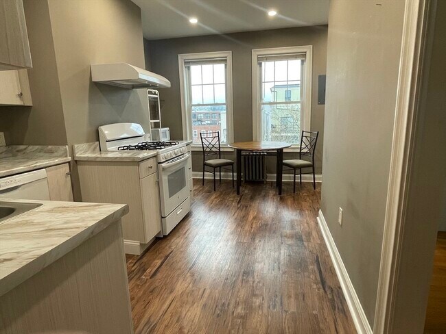 Photo - 628 E 3rd St Unidad 2