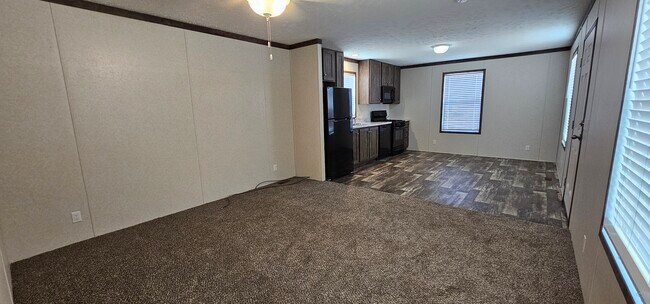 Photo - 261 Tulip Ln