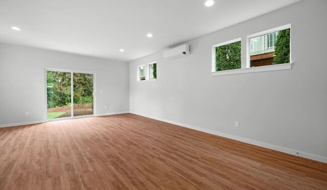 Photo - 865 SW Grove St Unidad 102