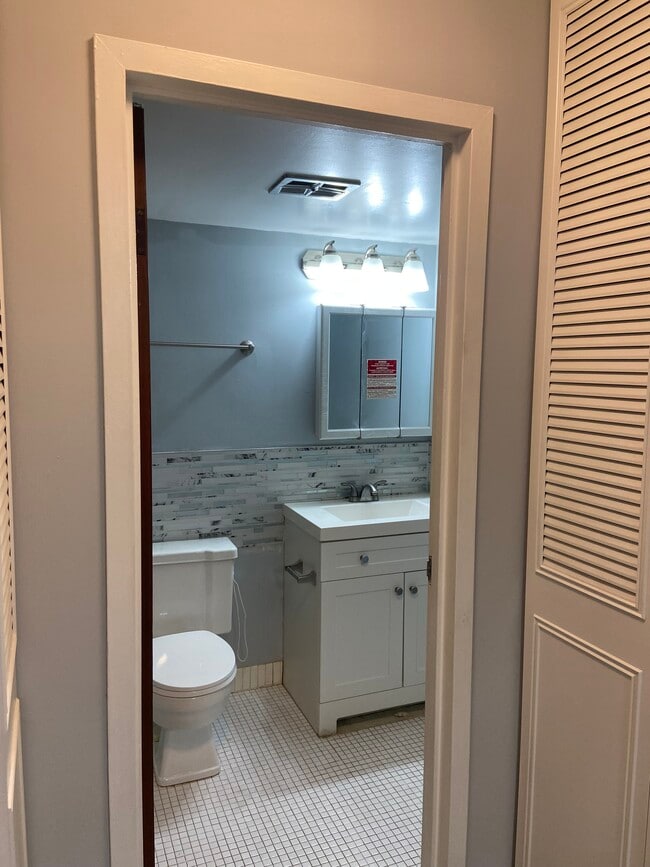 Building Photo - 220 S Roselle Rd Unit 220-27