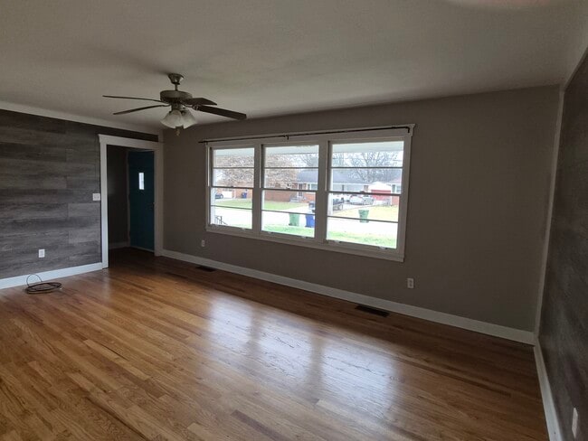 Photo - 418 Ewing St NW