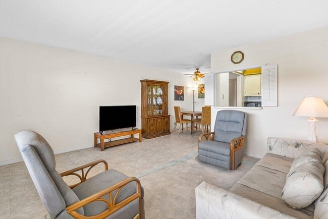 Photo - 560 Horizons W