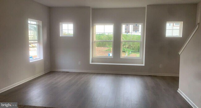 Photo - 235 Crofton Ct