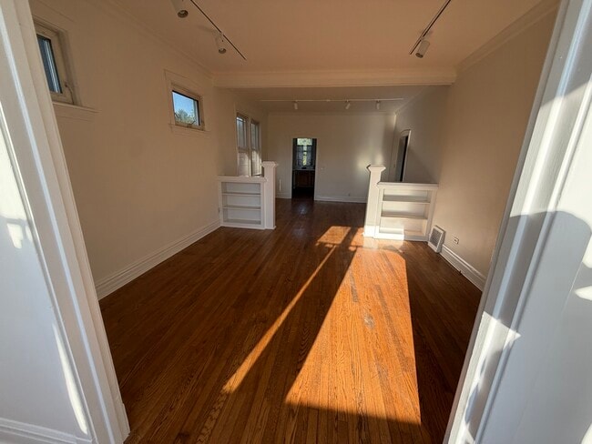 Photo - 472 N Larch Ave