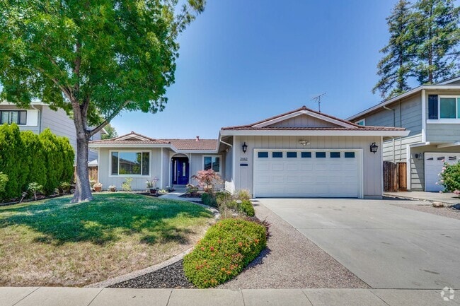 Building Photo - Excellent 3 bedroom, 2 Bath Home with Cent...